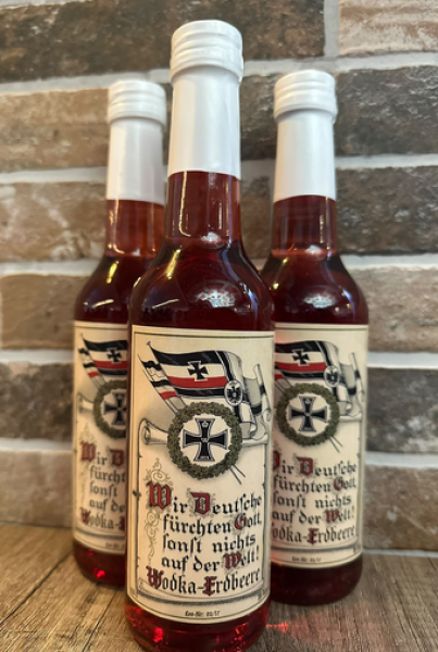 Vodka-Likör - Erdbeere - Wir Deutsche fürchten Gott - sonst nichts auf der Welt Vodka-Likör - Erdbeere - Wir Deutsche fürchten Gott - sonst nichts auf der Welt